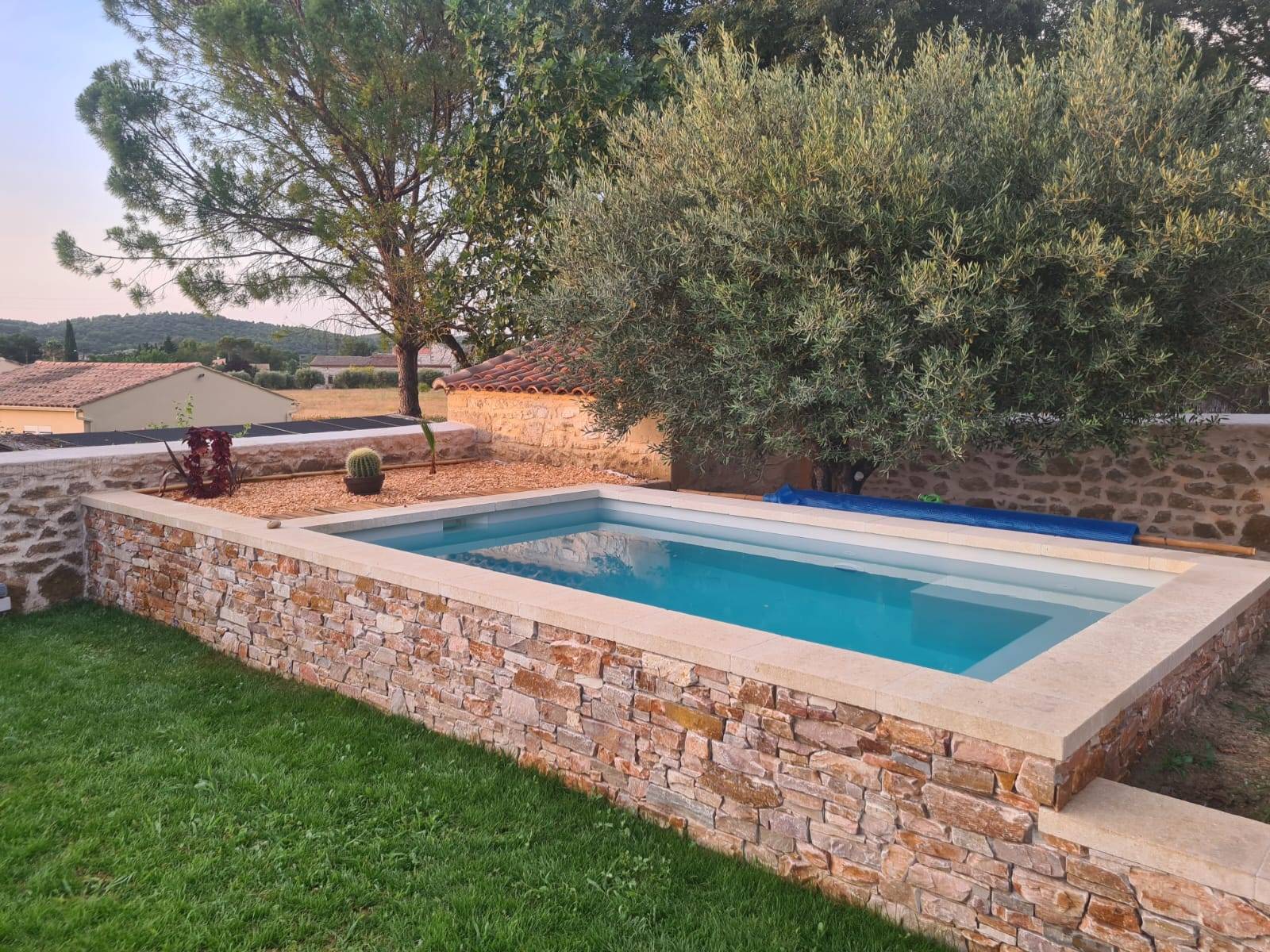PAREMENTS SUPPORT BETON QUARTZITE ROUILLE