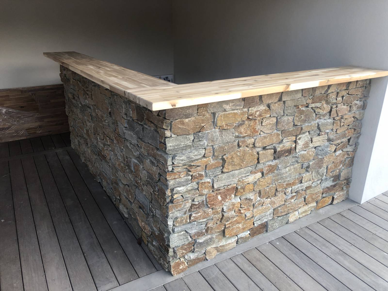 PAREMENT SUPPORT BETON GNEISS