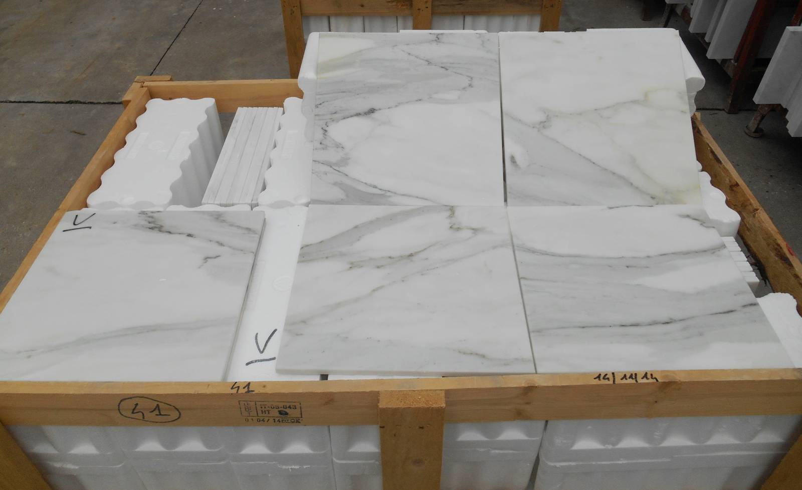 PLAQUETTES EN MARBRE CALACATTA CARRARA