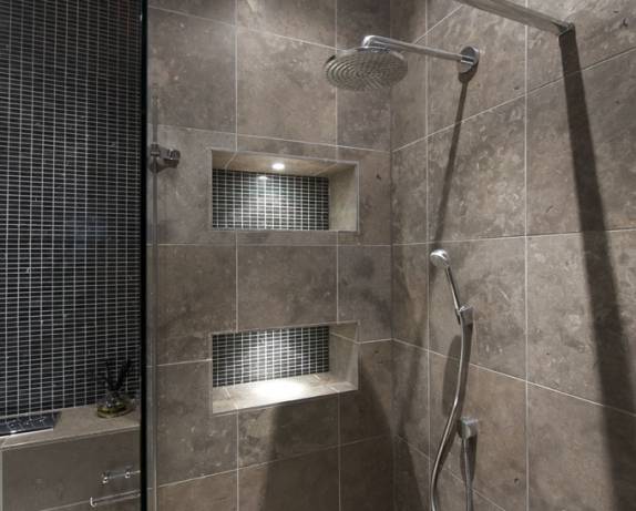 Salle de bain en pierre naturelle de AZUL VALVERDE / AZUL MONICA / AZUL CACAIS