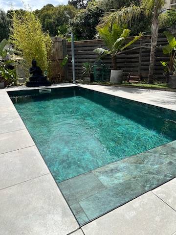 CARRELAGE PISCINE BALI EMERAUDE  CARRELAGE PISCINE PORT-CROS SUR MARSEILLE (13) - BOUCHES DU RHÔNES