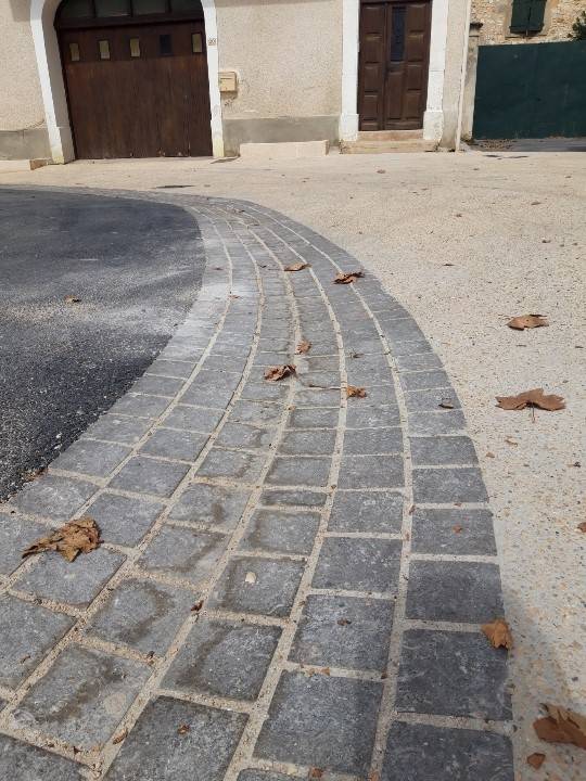 PAVES EN PIERRE NATURELLE AZUL VALVERDE / V.A.V.